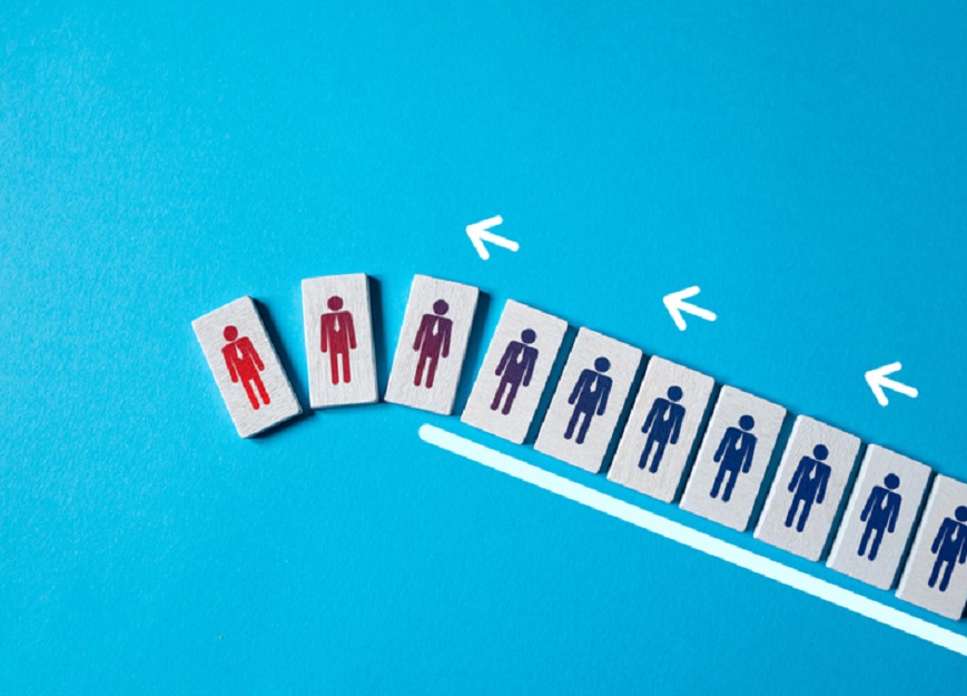 Large layoffs of employees. Downsizing, violation of rights, social tension in a crisis. Constant turnover, socially toxic environment in the company. Conflicts and incompetent bosses. Staff leaving